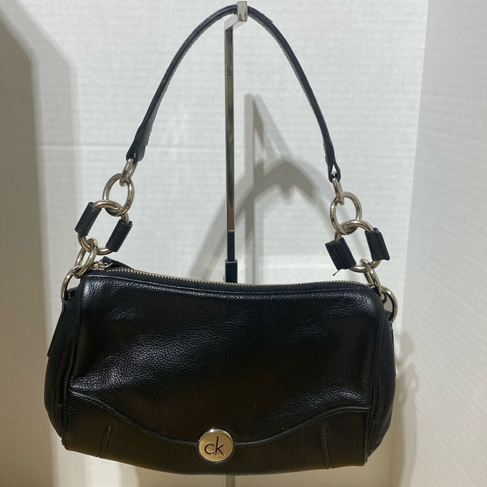 VGUC. Calvin Klein, black pebbled, leather shoulder bag.